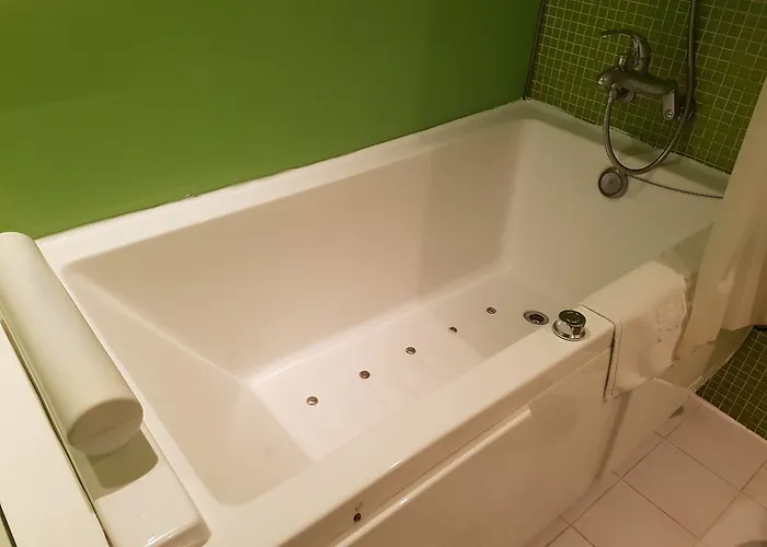Dong Hotel 3*