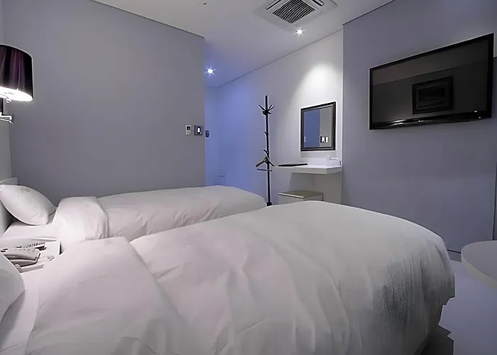 Dong Hotel 3*